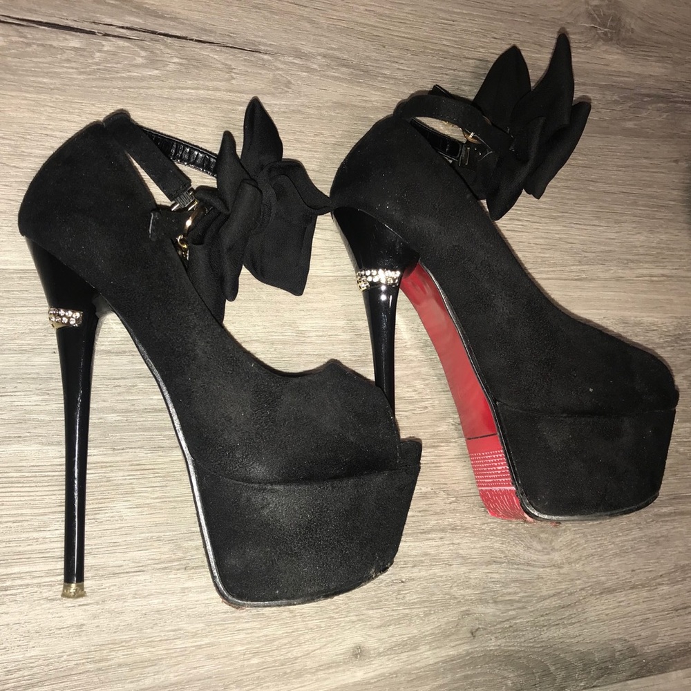 International high heels with front bow
